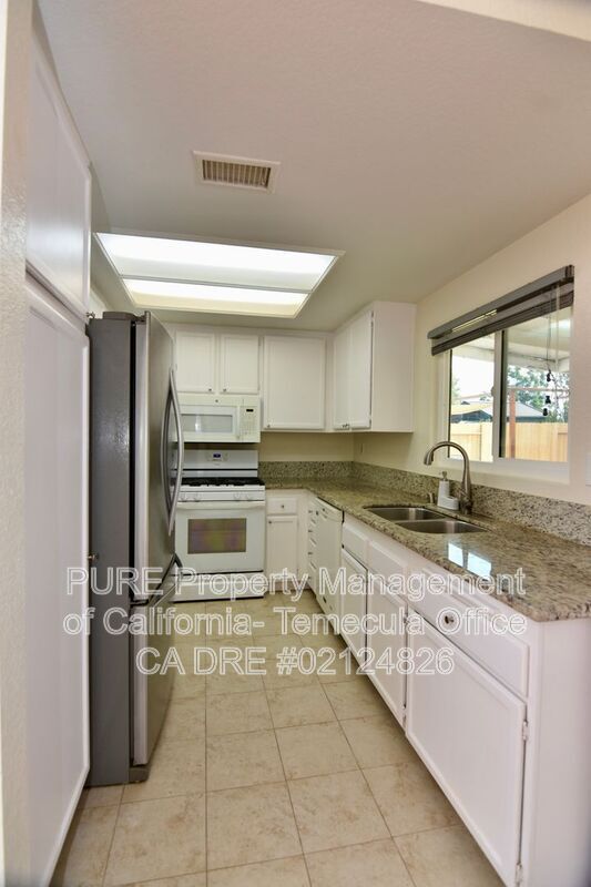 Building Photo - 39775 Sunrose Dr