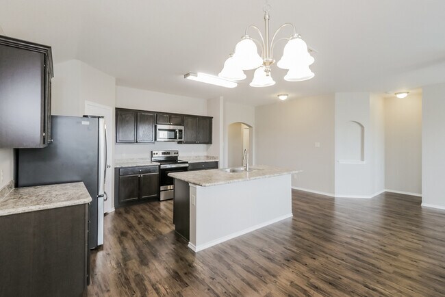 Building Photo - 233 Thoroughbred St