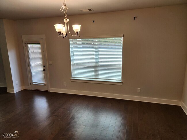 Foto del edificio - 111 Crestbrook Wy