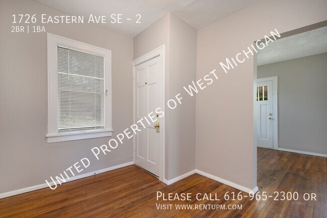 Building Photo - Available Now | Cozy 2 Bedroom, 1 Bath Upp...