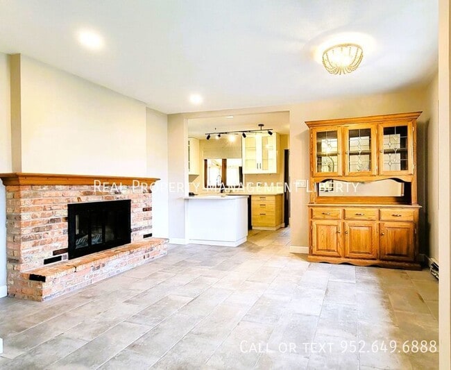 Building Photo - Modern Elegance in River Hills: Luxurious ...