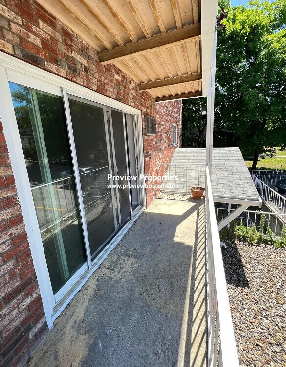 Foto principal - 73 Charlesbank Rd