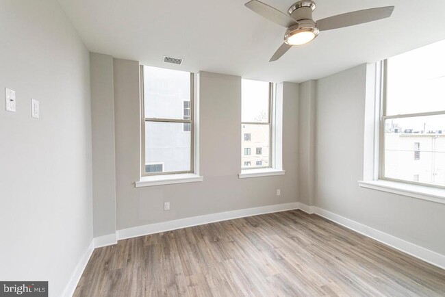 Building Photo - 1607 Catharine St