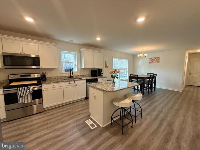 Foto del edificio - 4 Senator Ave