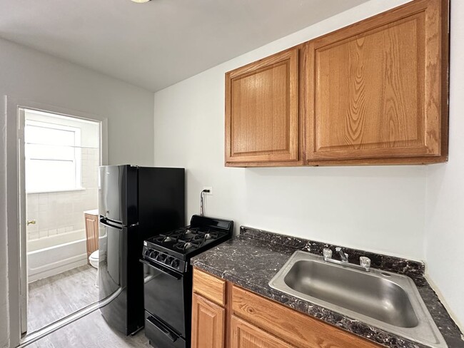 Foto del edificio - 5710 N Winthrop Ave