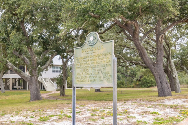 Boggsdale Plaque honors Long Beach history dating back over 300 years.