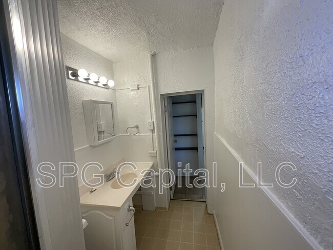 Foto del edificio - 330 W King St