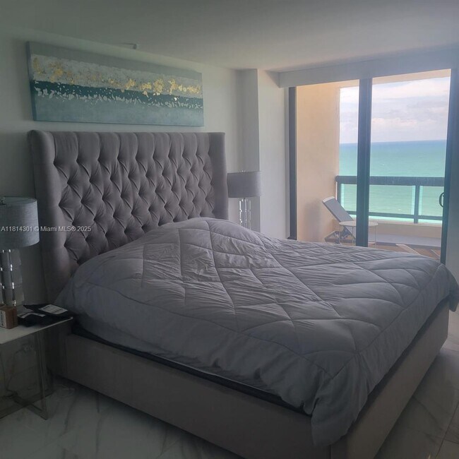 Building Photo - 2555 Collins Ave