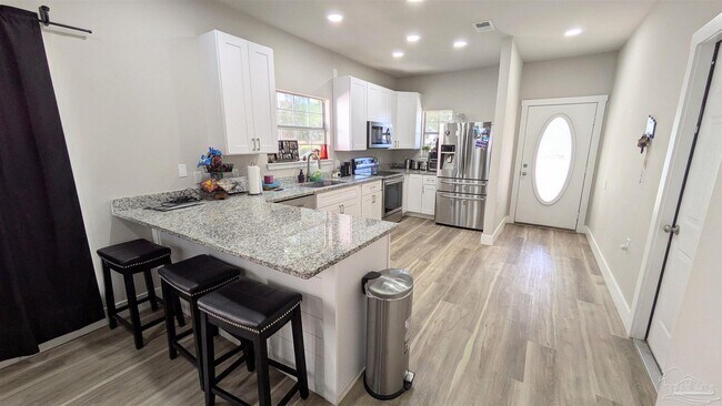 Foto del edificio - 216 Wildflower Ln