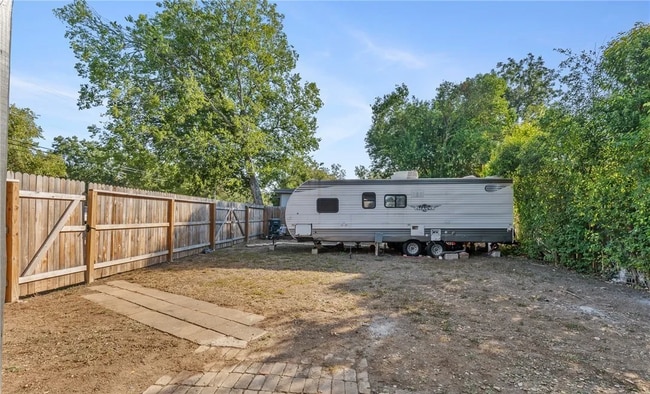 Foto del edificio - 112 Linda Dr