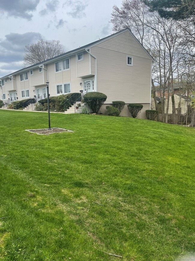 Building Photo - 75 Cos Cob Ave