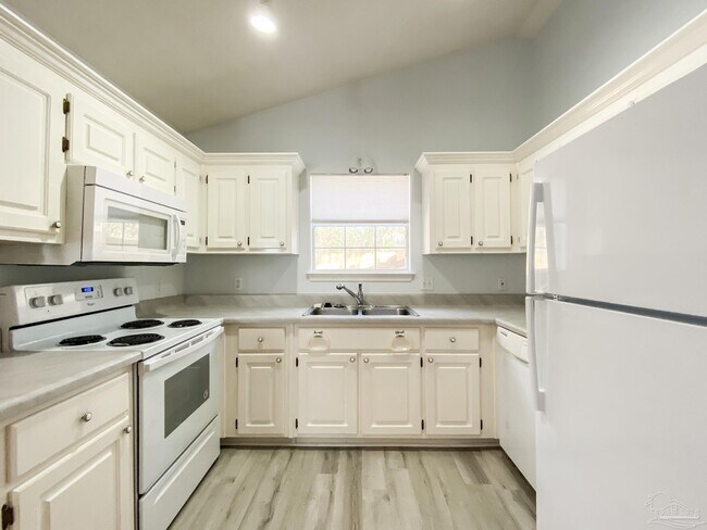 Building Photo - 5917 N Bay Point Dr