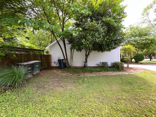 Building Photo - Now Available to View! Immaculate 2 bed, 2...