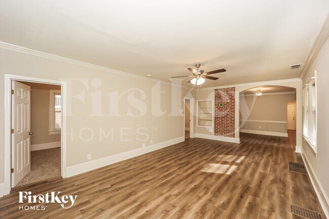 Building Photo - 1042 Victory Dr SW