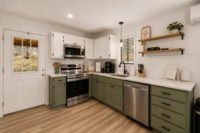 Building Photo - 11904 White Oak Dr