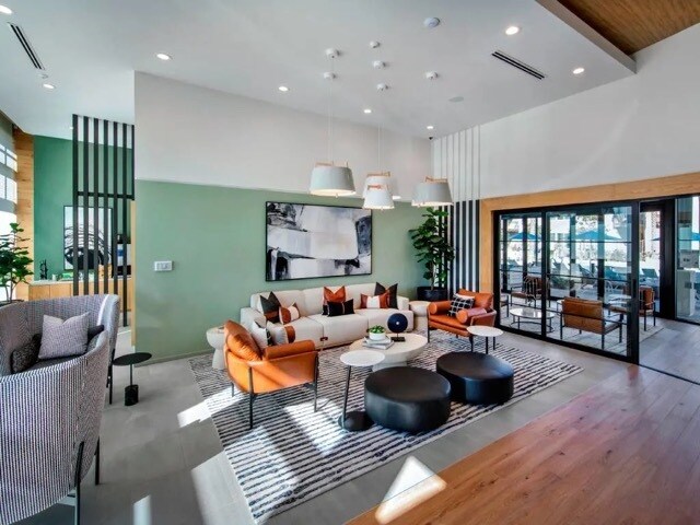 Foto principal - 9870 Carroll Canyon Rd