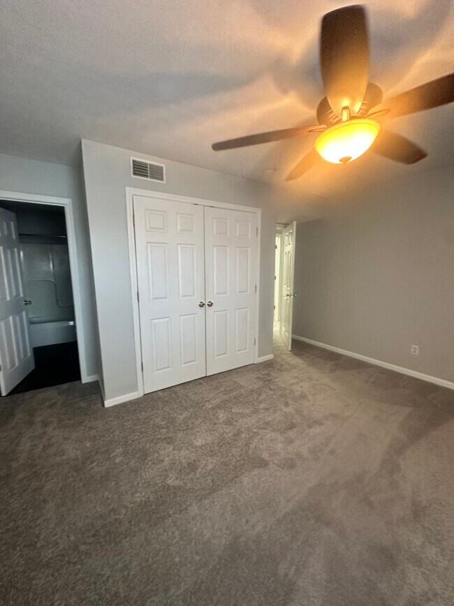 Foto del edificio - 256 Landis Ln