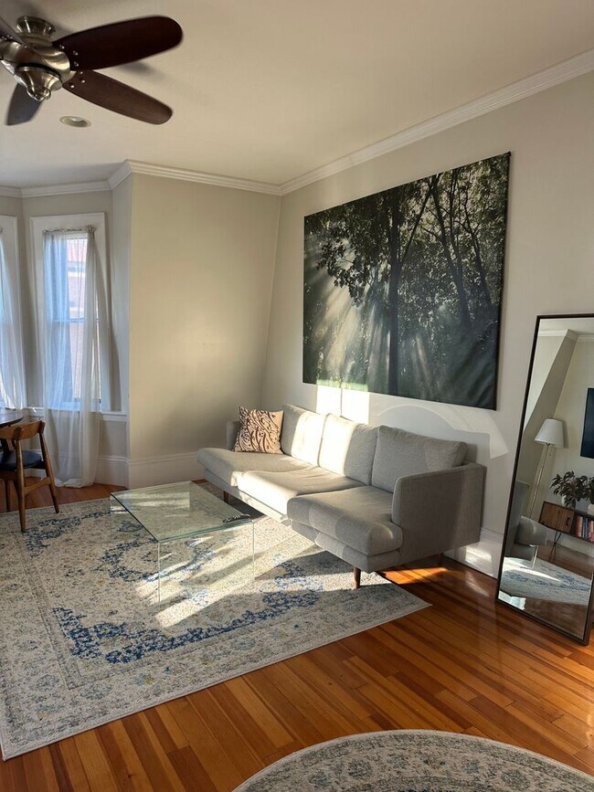 Foto del edificio - HOT SOMERVILLE LISTING