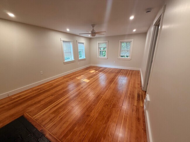 Building Photo - 40 Gibson St