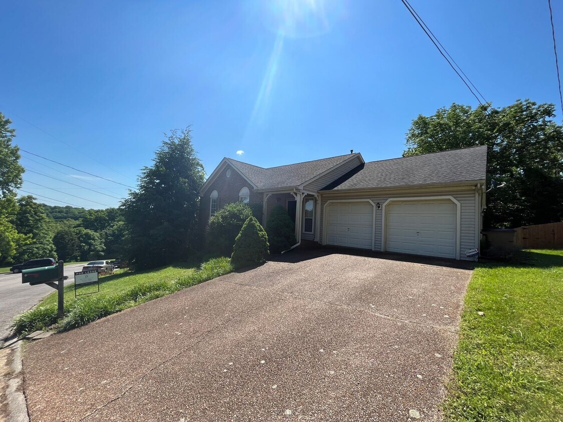 Charming 3 Bed/ 2 Bath home in South Nashv... - Charming 3 Bed/ 2 Bath home in South Nashv...