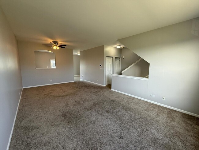 Building Photo - 1624 Fieldstone Dr N