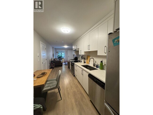 Photo du bâtiment - 2240 Brookmount Ave