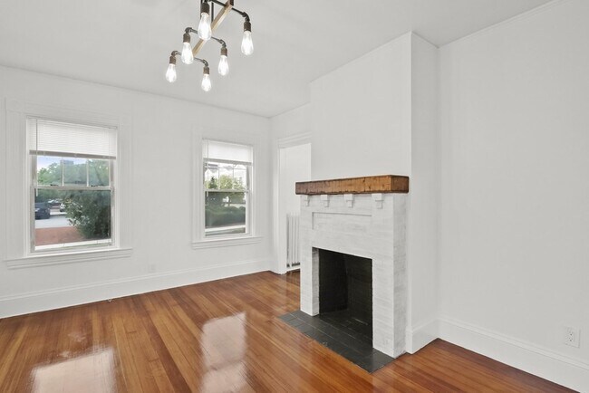 Building Photo - 37 E Emerson St