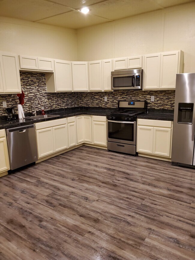 10016 s hwy 81, Waukomis, OK 73773 Apartments in Waukomis, OK