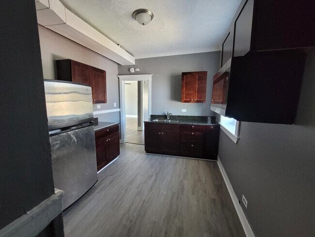 Foto del edificio - 840 W 66th St