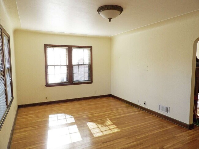 Foto del edificio - Cozy 2 Bedroom 1 Bathroom in S. Minneapolis