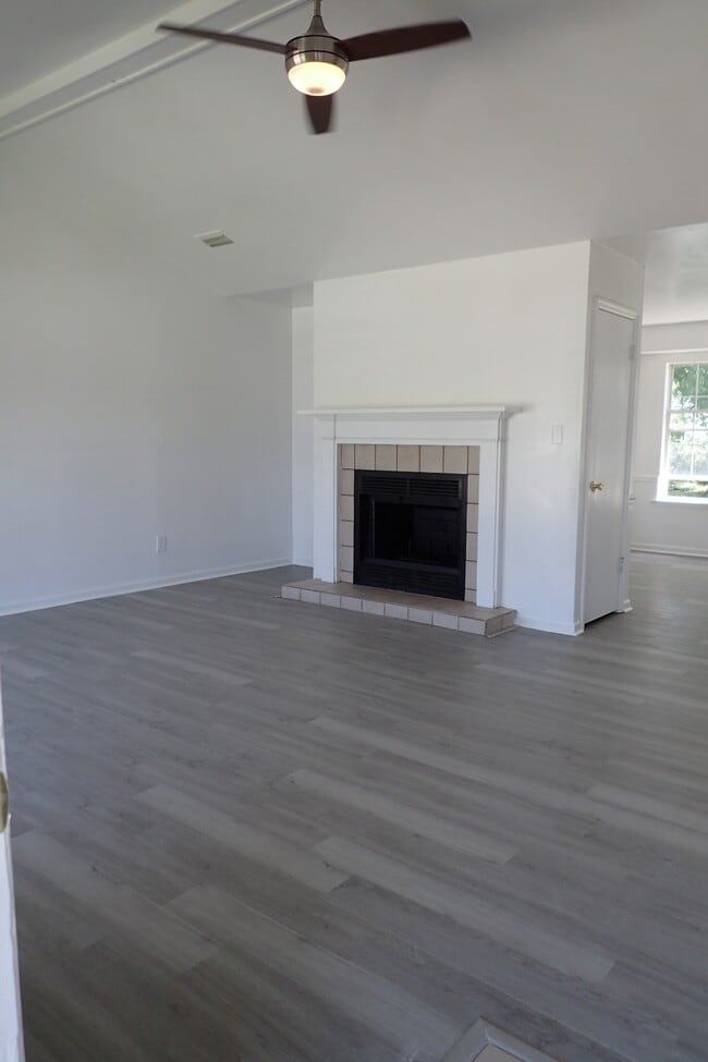 Building Photo - 2224 Pin Oak Cir