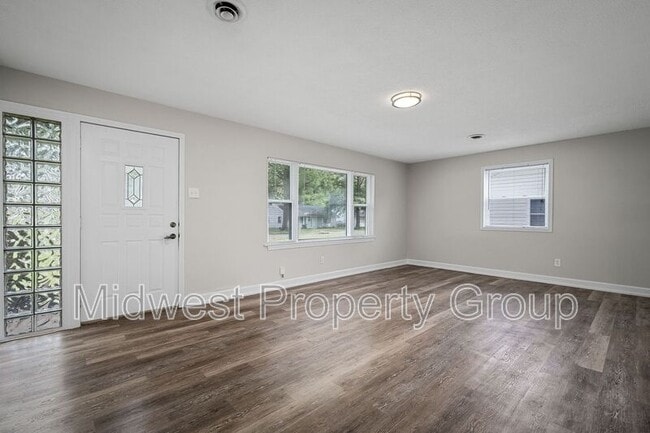 Building Photo - 7 St George Ct