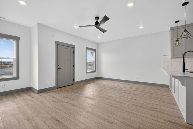 Building Photo - BRAND NEW TOWNHOME IN AMMON IDAHO 3 BED 2.5 BATH WITH 2 STALL GARAGE