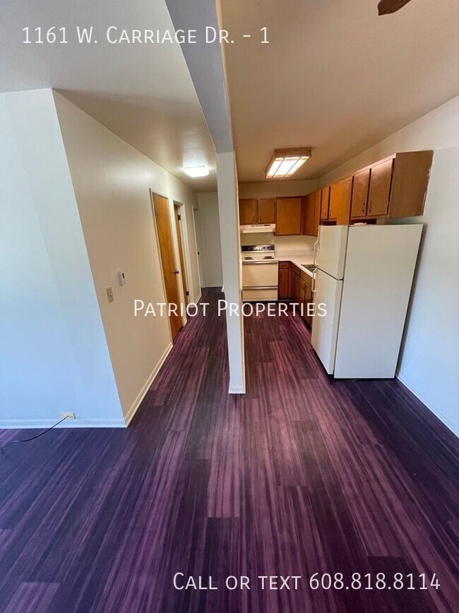 Foto del edificio - 2 bedroom/ 1 bath apartment in Whitewater, WI