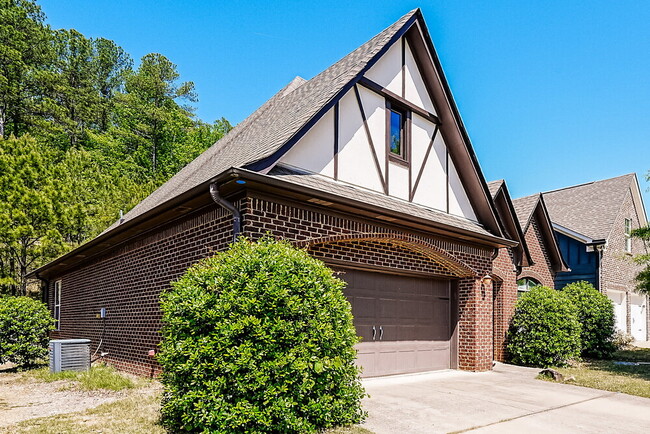 Building Photo - 1140 Overlook Dr