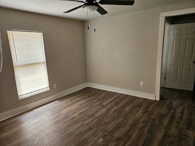 Foto del edificio - Large one bed/one bath duplex for rent