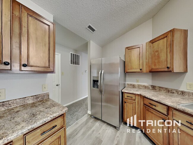 Building Photo - 1230 Redwood Dr