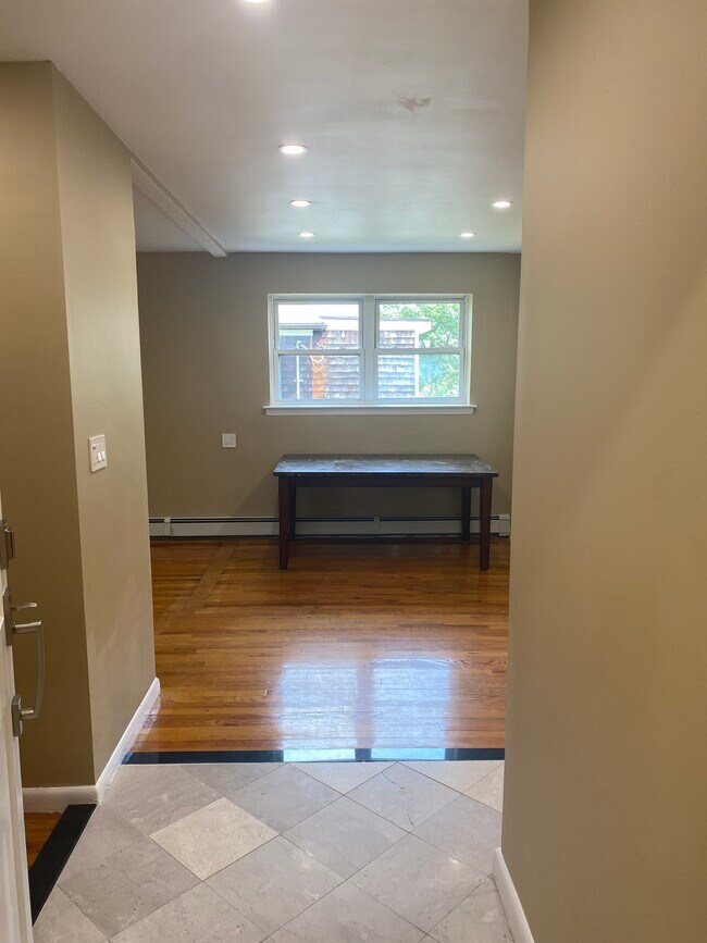 Entryway - 5708 Liebig Ave
