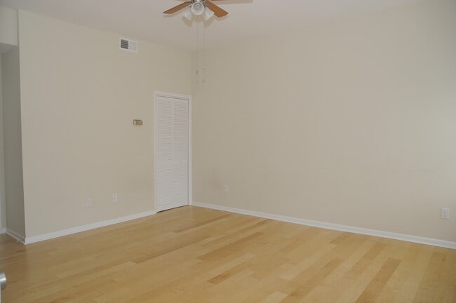 Building Photo - 115 College Pl