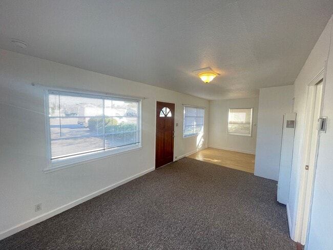 Building Photo - 1324 Longbranch Ave