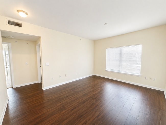 Building Photo - 2320 Gracy Farm Ln