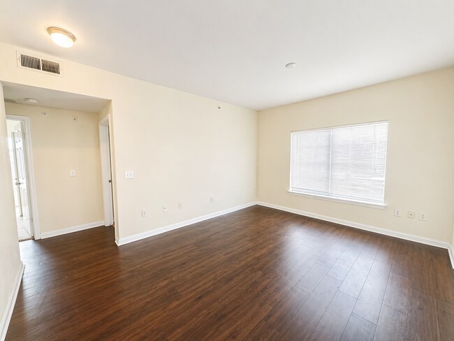 Foto del edificio - 2320 Gracy Farms Ln