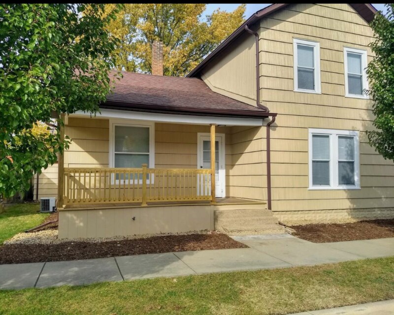 Primary Photo - 136 E Lawrence St