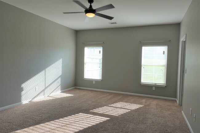 Building Photo - 671 Branch View Dr