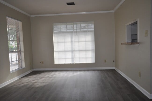 Building Photo - 107 Antoinette St