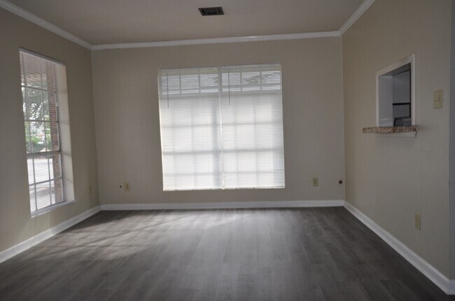 Foto del edificio - 107 Antoinette St