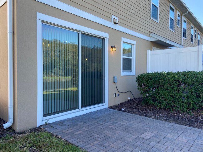 Building Photo - Corner Unit 3BD/2.5BA Townhome in Goldenrod Reserve in Orlando FL!