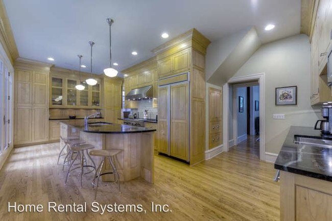 Building Photo - 4 br, 5 bath House - 1776 Knox Avenue So.