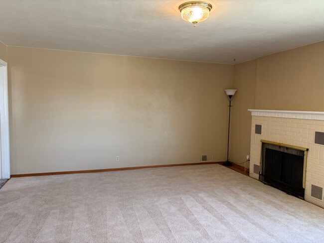Building Photo - 501 Grandview Ave