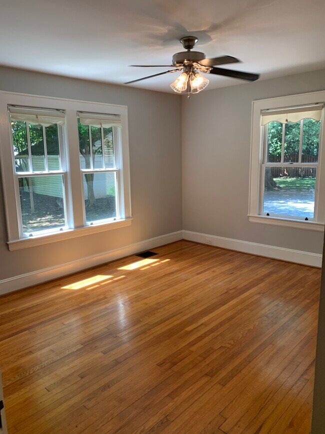 Habitación 1 12 x 13' - 2146 McClintock Rd